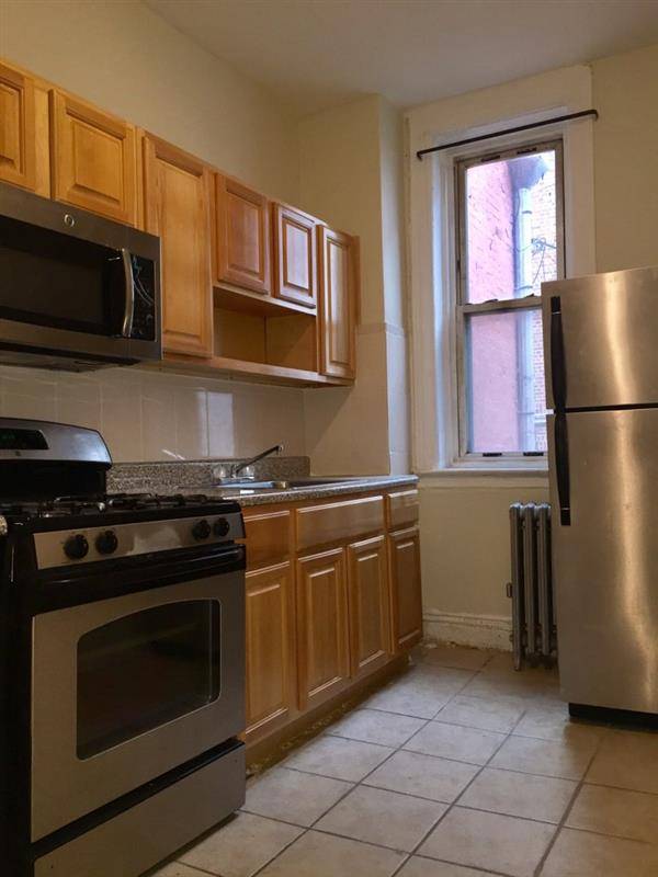This is a large one 1 bedroom that fits a queen bed, in trendy Prospect Lefferts Garden.