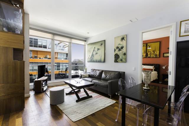This bright and spacious two bedroom, two bathroom residence, located in a new, luxury condominium in the heart of Williamsburg, offers high end finishes and exceptional amenities !