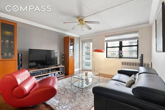 This move in ready 3 bedroom, 2 bathroom unit is not to be missed !