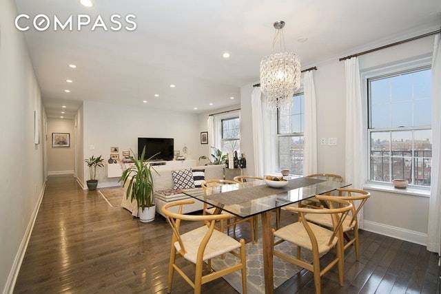 Beautifully renovated 3 bedroom on the top floor with Manhattan view, now available in Boulevard Gardens !