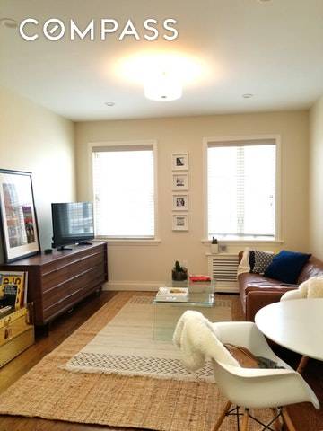 Beautiful Queen Sized 1 Bedroom just 2 blocks from the L train !