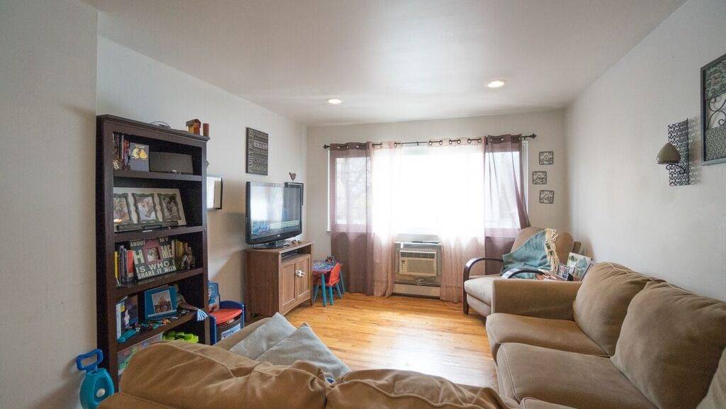 Pet friendly Large 2 bedroom Condo on the hills of North Bergen
