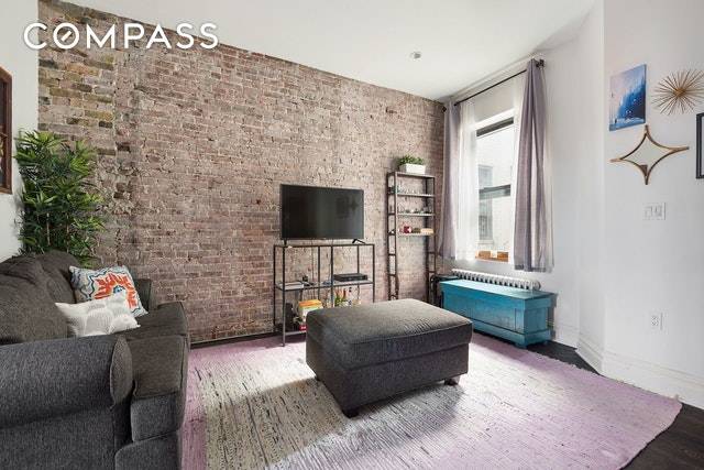 Luxury on Greenpoint Avenue Incredible 1Bedroom with W D in Unit, Stainless Steel Kitchen, Dishwasher, and Exposed Brick Seated in Perfect Location This 1BD showcases ebony hardwood floors and exposed ...