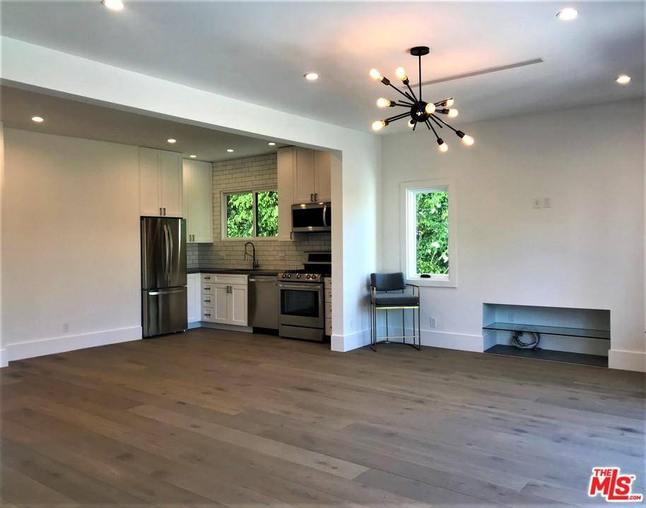 With over 1 - 2 BR Townhouse Mid Wilshire Los Angeles