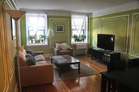 Spacious 1BR Apartment in AstoriaSpacious 1BR Apartment approx 750sq feet in Astoria within 2 mins walking distance to the N W ; train and 10 mins train ride to Manhattan.