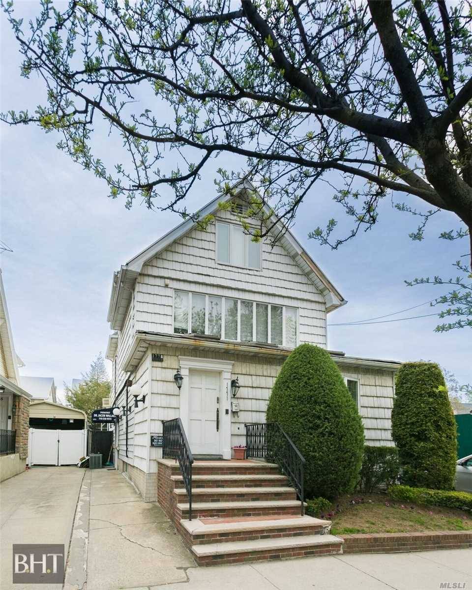 East 21st Street Is A Fully Detached Residence, With A Private Driveway, That Rests On A 40?