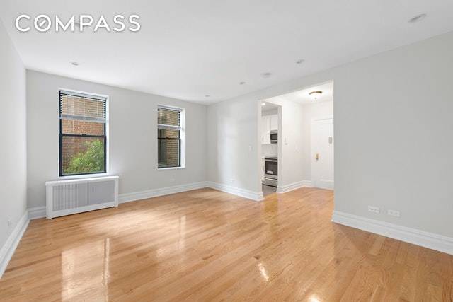Massive one bedroom apartment in Forest Hills, huge storage case is included into the rent !