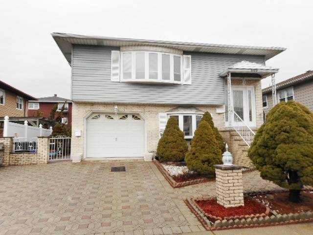 SPACIOUS LEGAL 2 FAMILY HOME - NORTH END LOCATION -FEATURES 5 BEDROOMS - 2