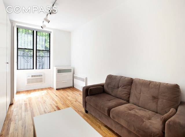 Great condition studio apartment located on a beautiful tree lined street, three blocks from the 2nd Ave Station.