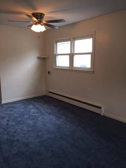 Large 3 bedroom apartment near light rail and buses