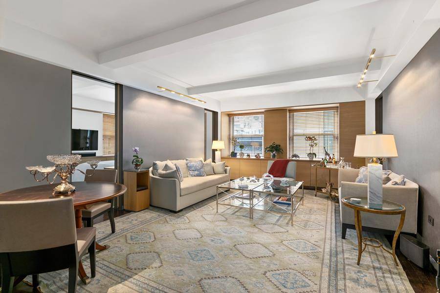 Situated in the very heart of the Upper East Side, in the iconic Carlyle Hotel, this quintessential, meticulously restored New York City apartment combines the convenience of modern accoutrements while ...