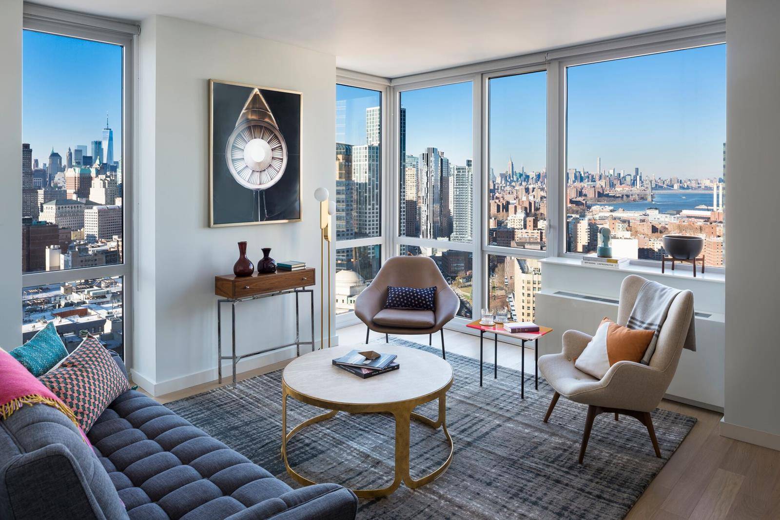 Pricing Reflects Net Effective Rent2 Months Free on a 14 Month LeaseDeveloped by Steiner NYC Hub soars over 600 feet in the air.