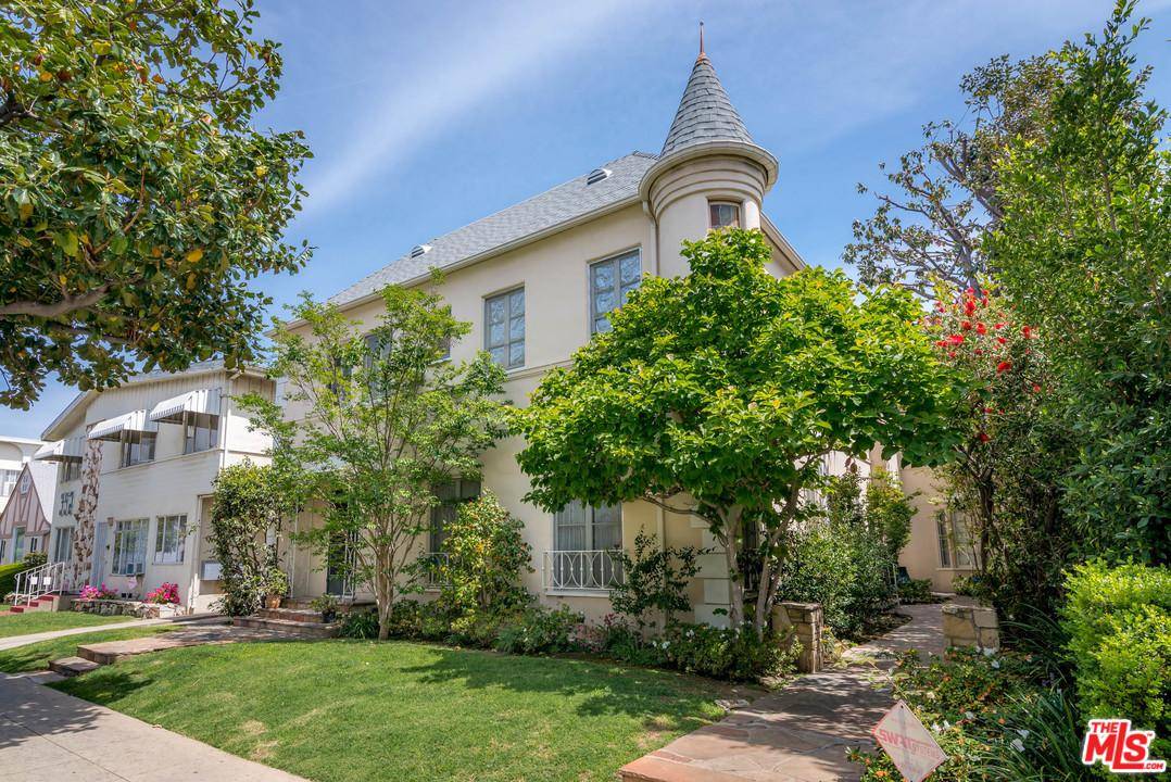 A charming remodeled 2bed - 2 BR Townhouse Beverly Hills Los Angeles