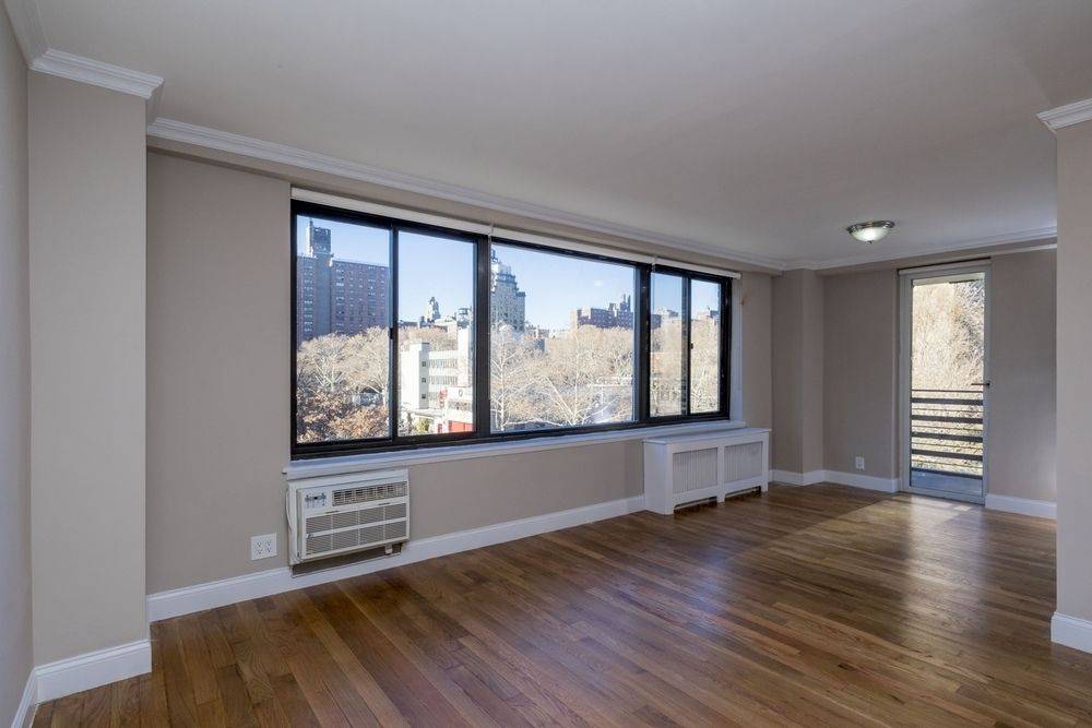 Newly Renovated 3 Bed/3 Bath..No Fee..Central Park Views..Elevator Building