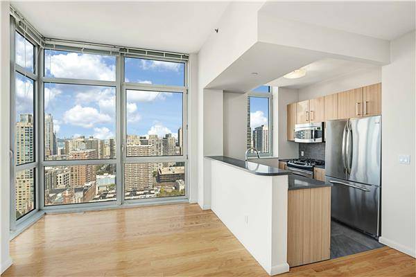 LUXURY ONE BEDROOM.. CLOSE TO LINCOLN CENTER..NO FEE