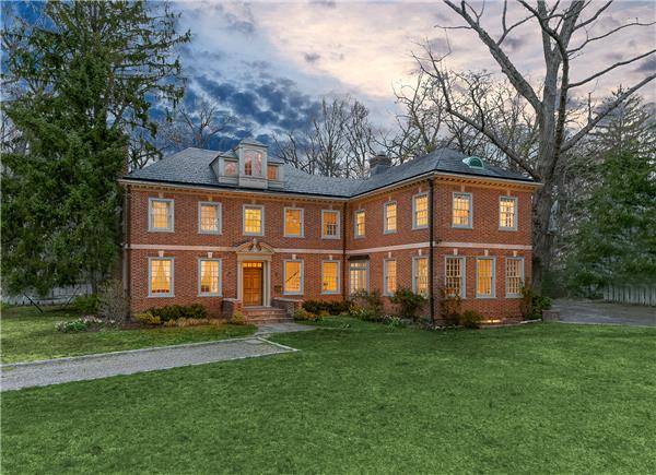 Located in the heart of Fieldston on a quiet, secluded cul de sac is this magnificent 1929 Georgian Revival.