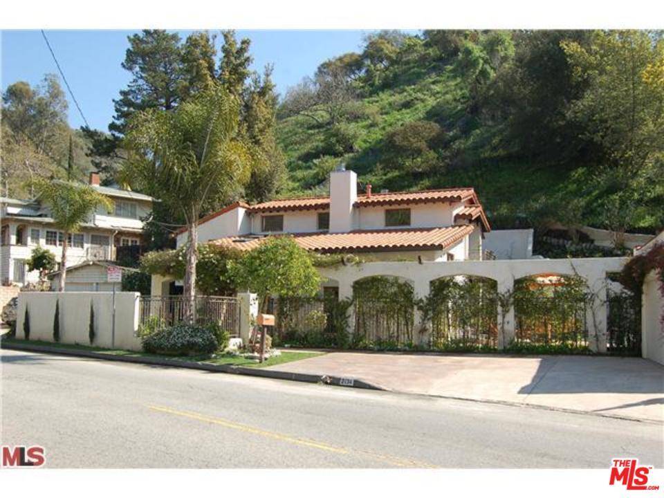 Fantastic Updated walled & gated Spanish Villa - 4 BR Single Family Beverly Hills Post Office | B.H.P.O. Los Angeles