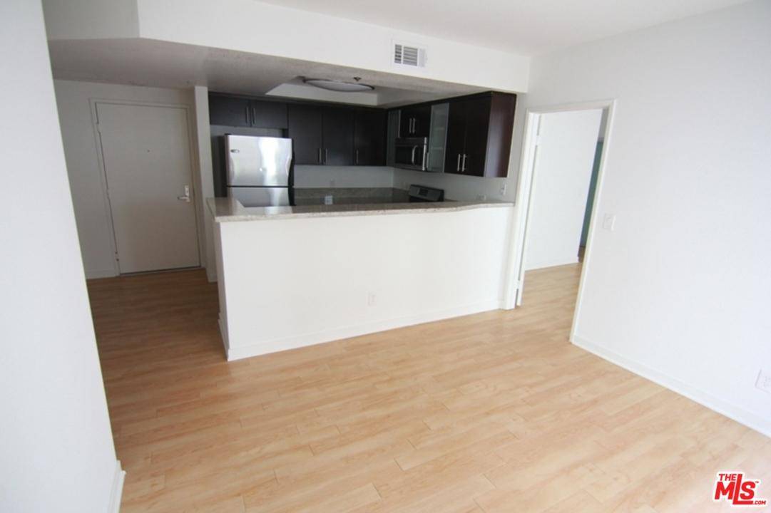 Great 3 Bedroom 2 Bath Apartment- Centrally Located