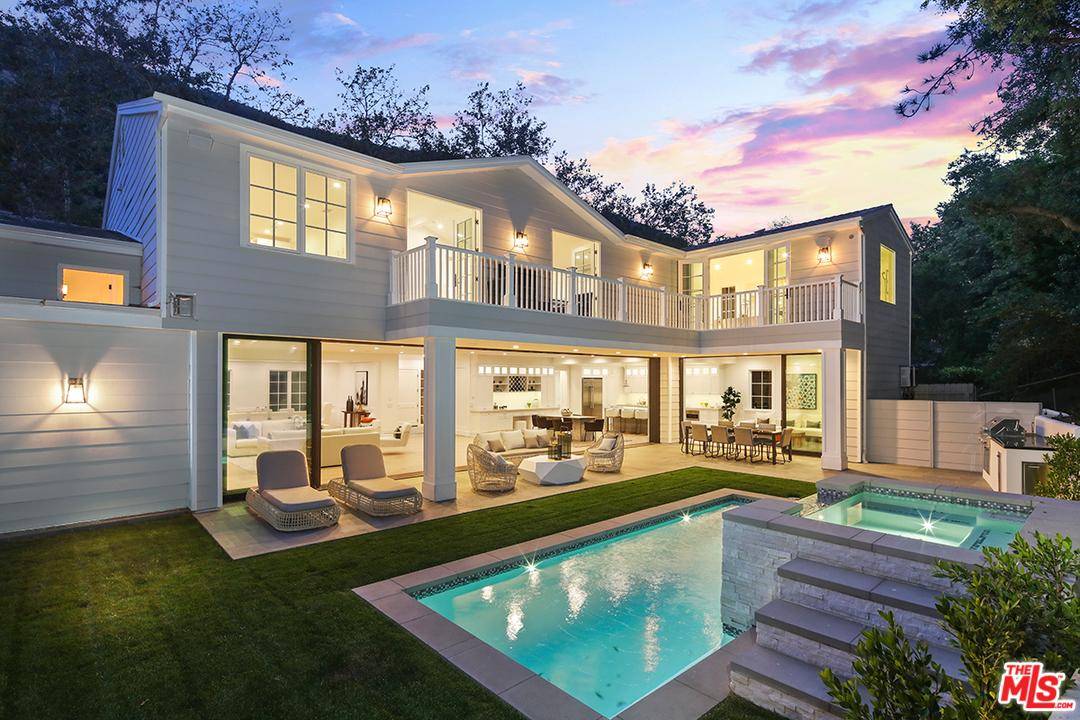 Exquisite East Coast Traditional in magical Mandeville Canyon