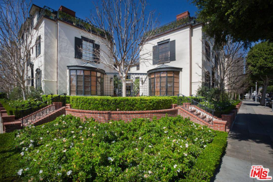 Fabulous two-story townhouse - 2 BR Townhouse Beverly Hills Los Angeles