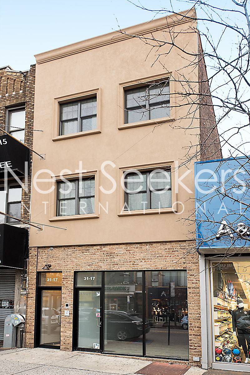 Astoria/LIC: FULLY LEASED - 3 Unit Mixed Use Building For Sale - 2 APTS + Retail