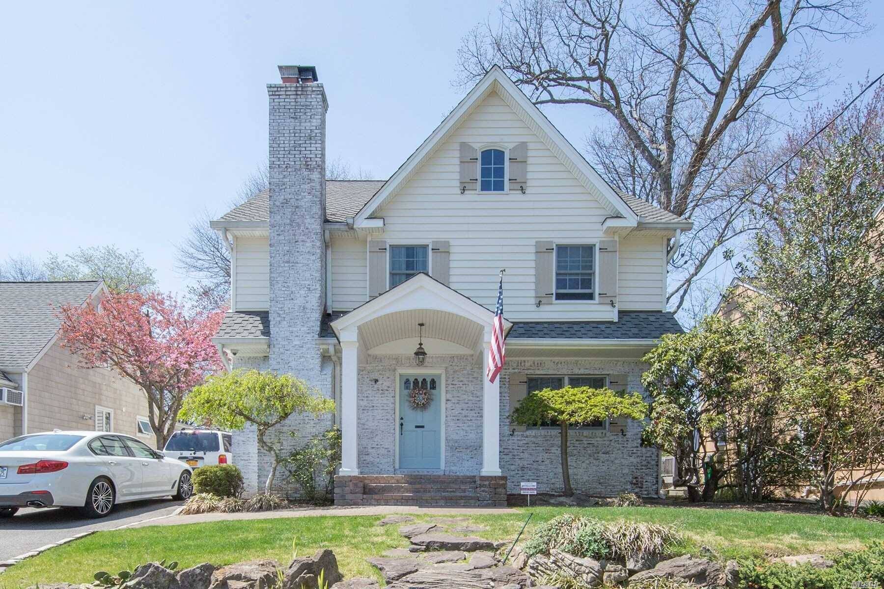 Spacious And Perfect Colonial Updated In 2008 Nested On 9000 Sf Lot Featuring 5/6 Bedrooms, 3 Baths In Prime Location Of Valley Stream.