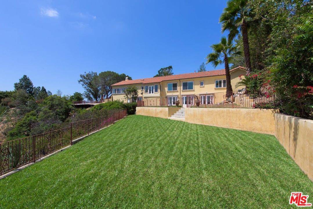 Prime location in lower Bel Air surrounded by some of the most significant trophy properties in the area