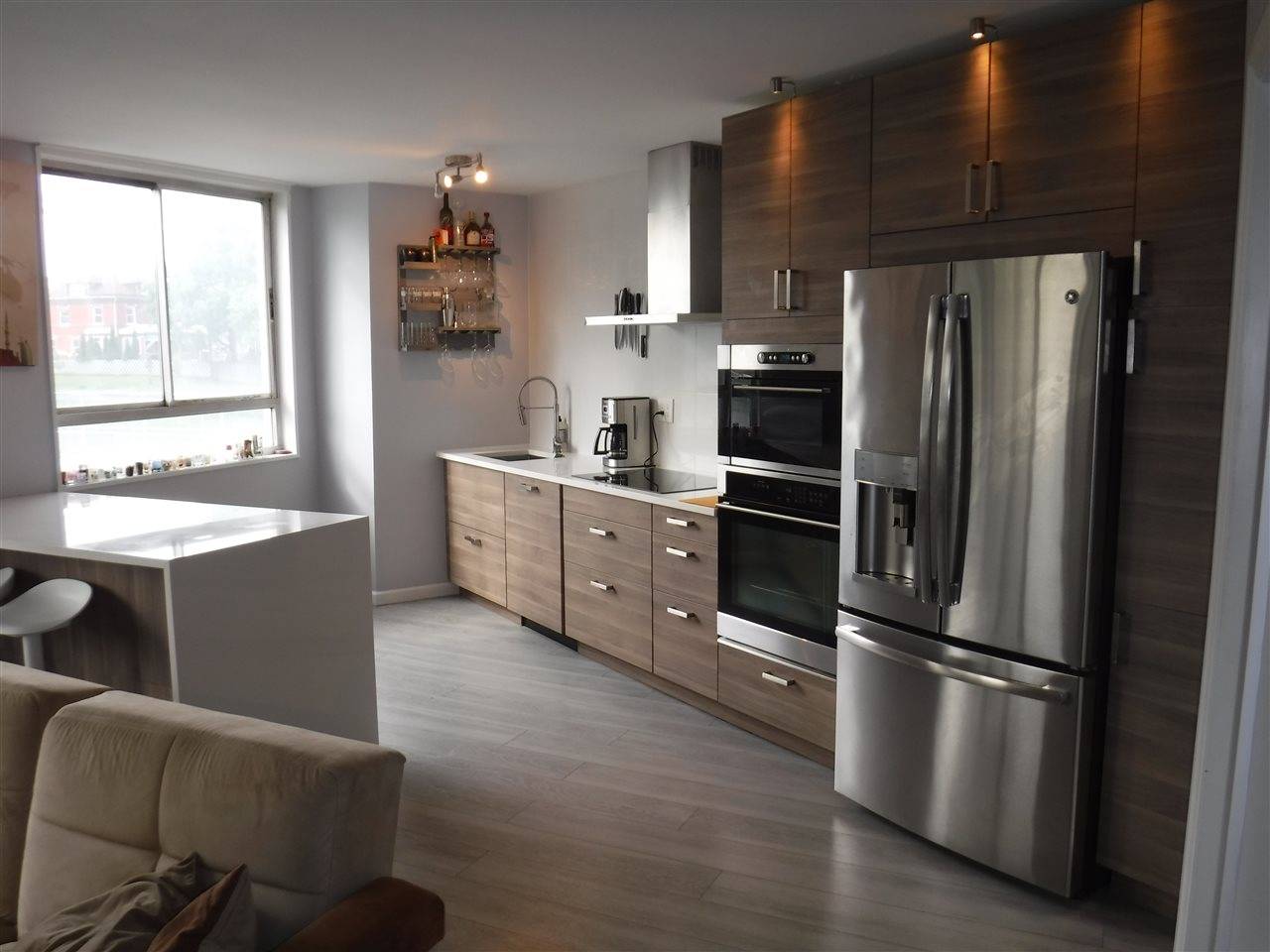 Ultra modern high-end renovations pops out as you walk into this tastefully designed 1bedroom