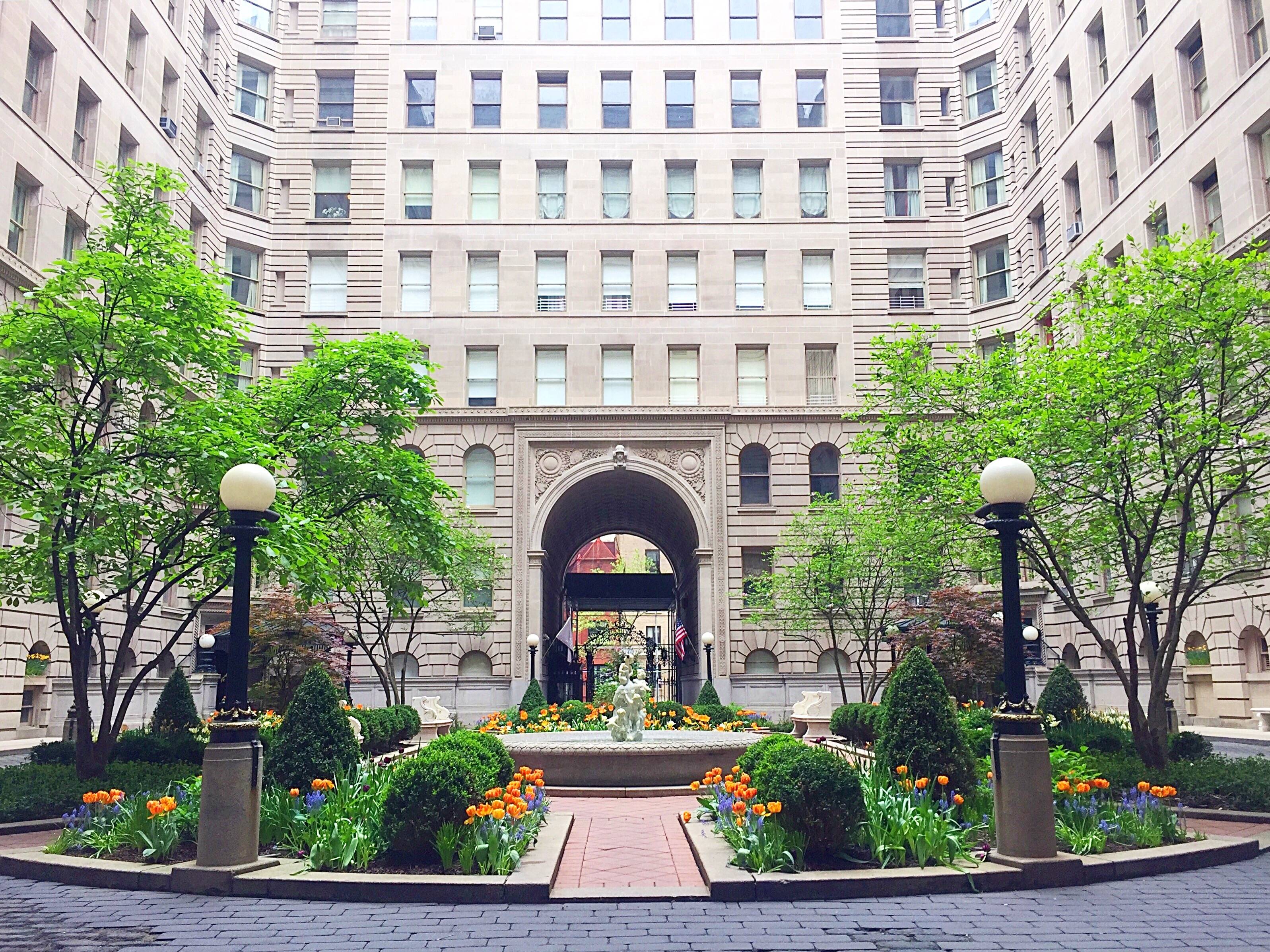 The Apthorp Rarely Available 2Bed/2Bath Sun-drenched Corner Unit   ラグジュアリーコンド