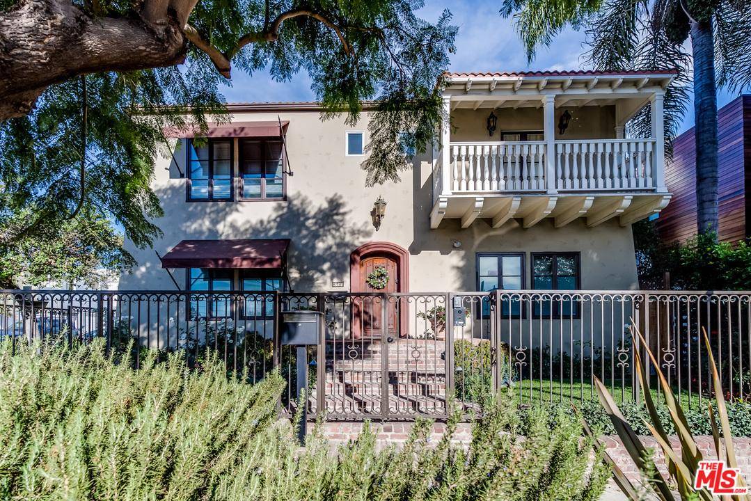 West Hollywood's best neighborhood offers this stunning gated duplex featuring a 2