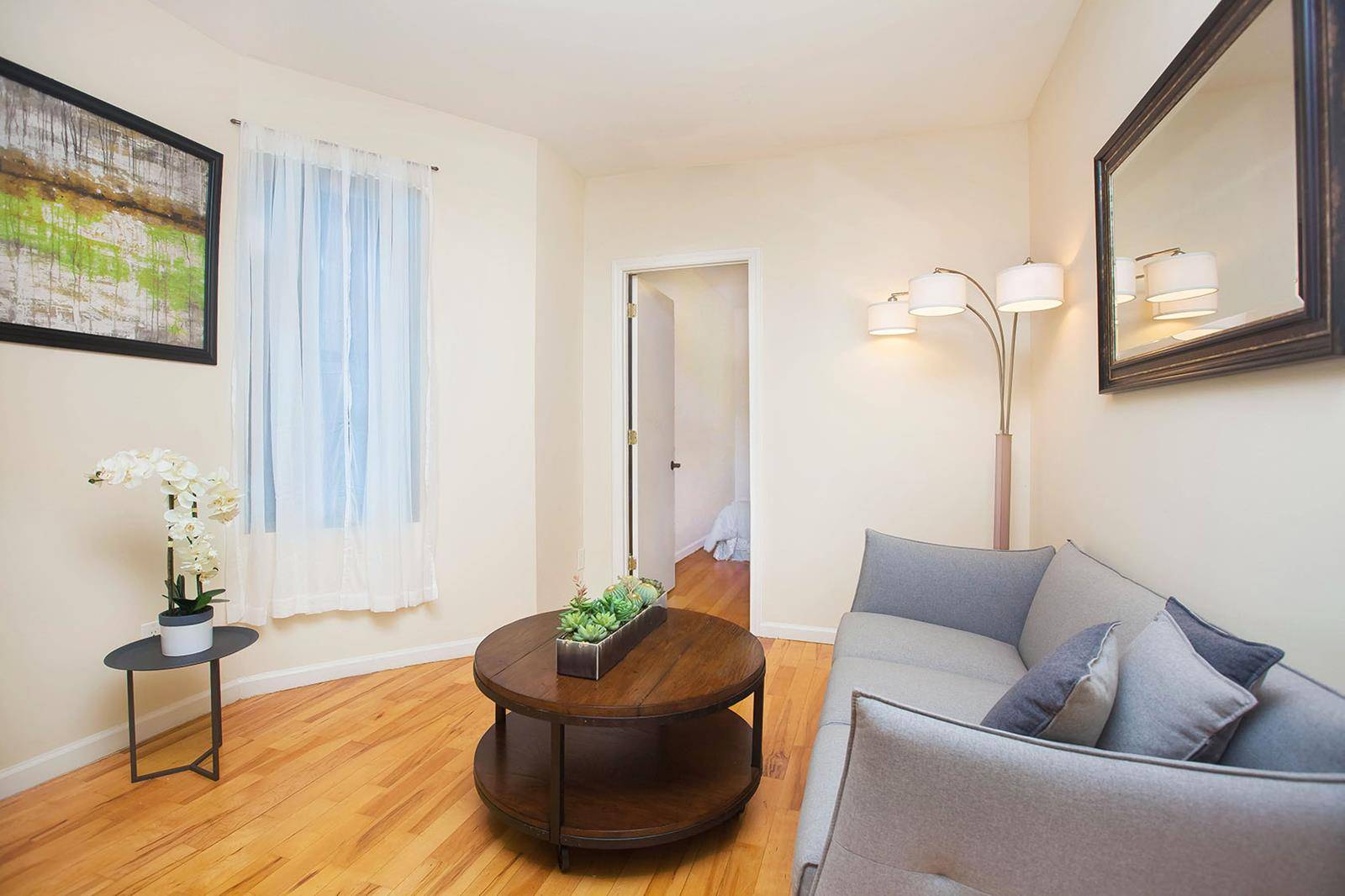 Located in the heart of South Harlem, this recently renovated 1 bedroom Condo is located 3 short blocks from Central Park, near the B, C, 2, 3 subway lines and ...
