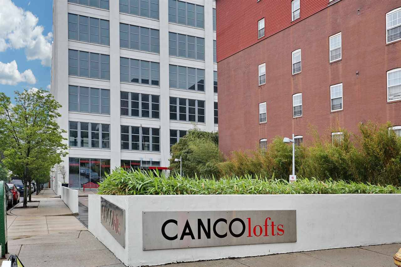 Amazing 1 bed plus den and 1 full bath loft space located in sought after Canco Loft