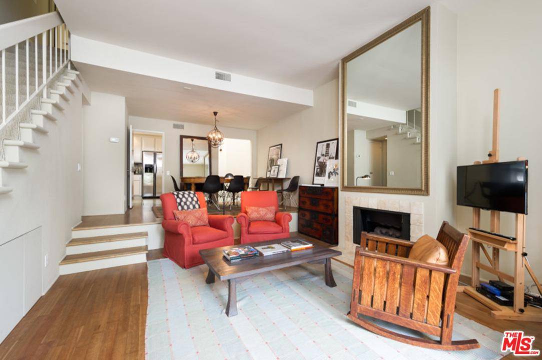 Two-story townhome in the heart of Santa Monica - 2 BR Townhouse Santa Monica Los Angeles