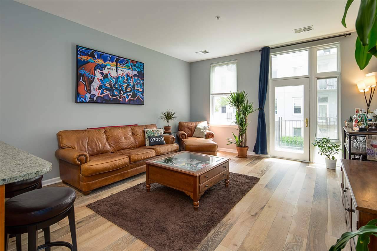 Stunning 1 bedroom / 1 bathroom home with terrace in the Upper Grand