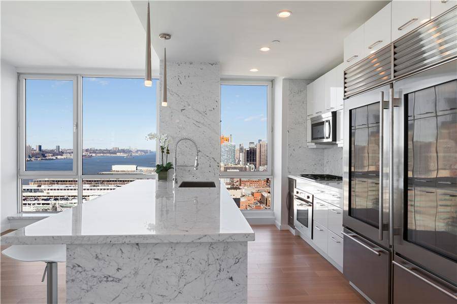 Extravagant Apartment With Granite Counter Tops, White Oak Floorings, and Floor to Ceiling Windows included - Midtown, NY