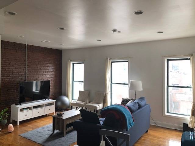 Beautiful and spacious 1 bedroom apt in prime downtown Jersey City located just 4 blocks from Grove St path station