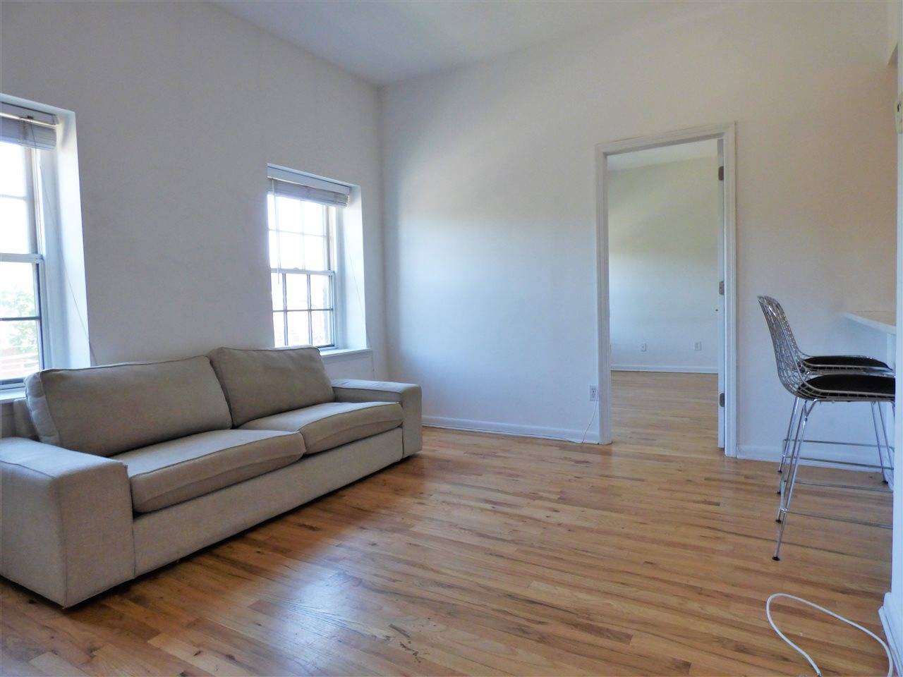Exceptional 1 bedroom/1 bath unit in the heart of Downtown Jersey City