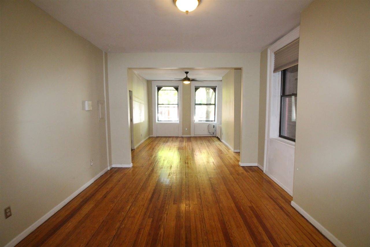 Large 1 bedroom 1 bathroom with 11+ ft ceilings - 1 BR New Jersey
