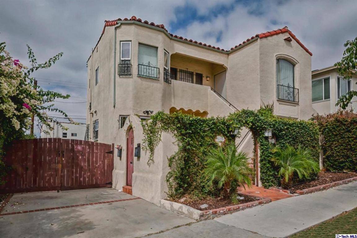 Located in Mid-Wilshire is this charming - 4 BR Mid Wilshire Los Angeles