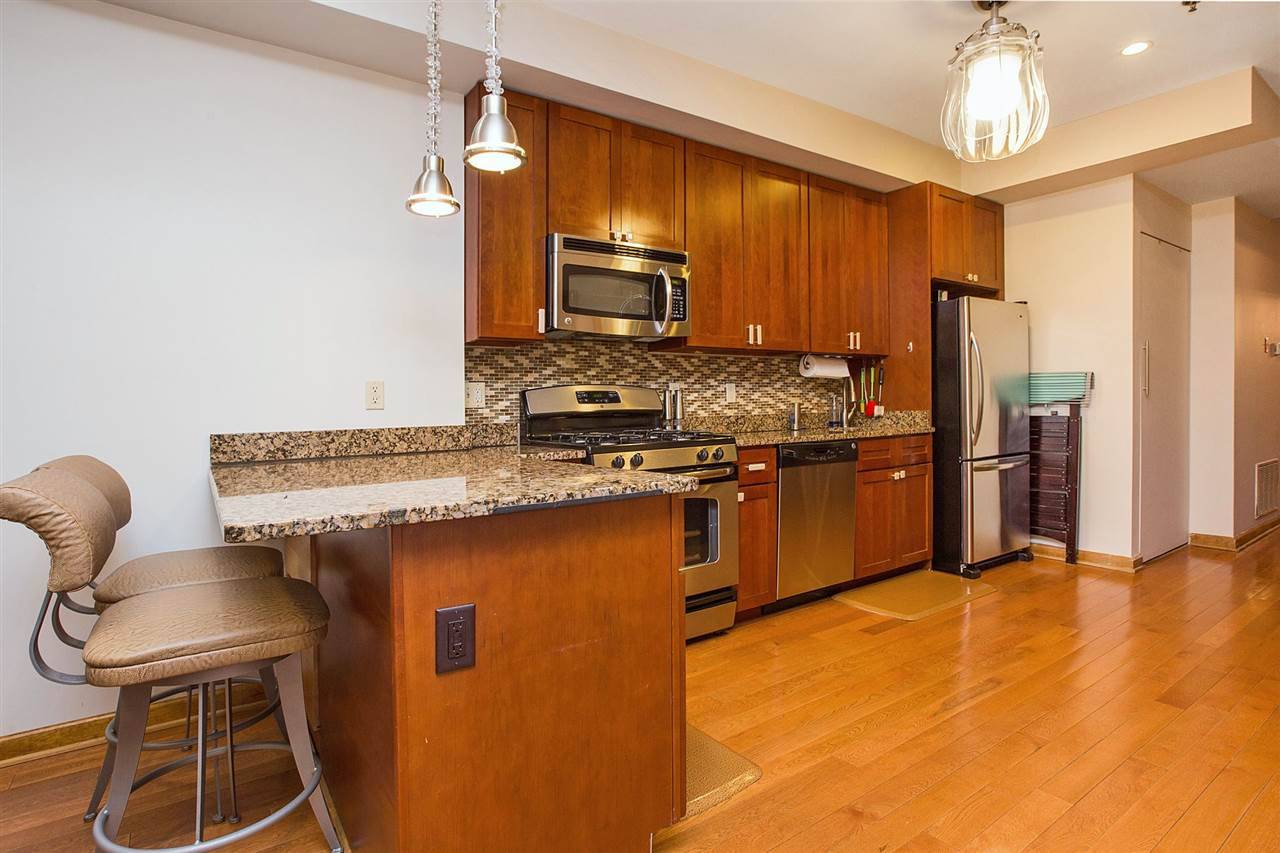 Twilight open house Tuesday - 1 BR Condo New Jersey