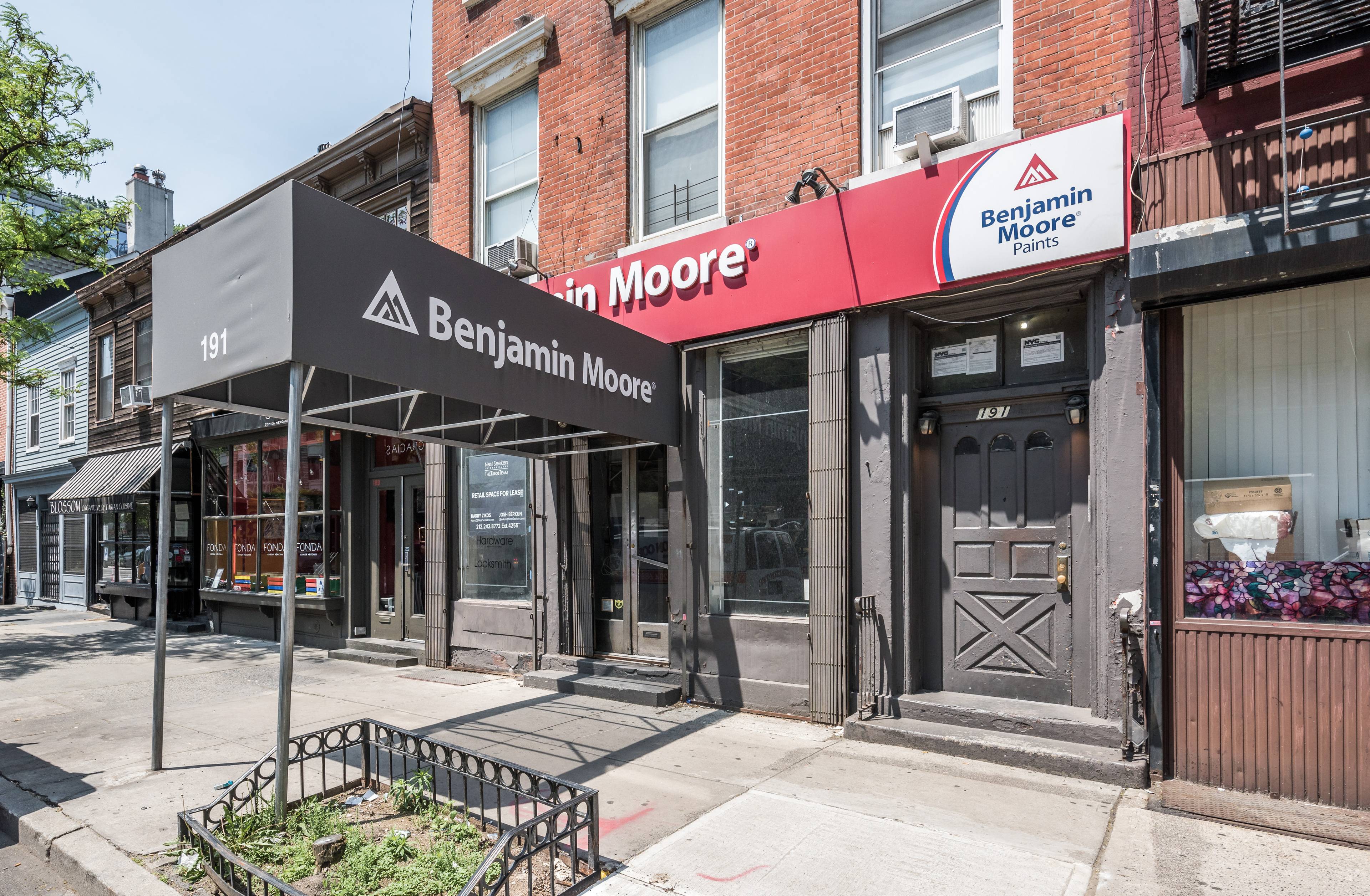 Chelsea: Prime Retail For Lease on Ninth Avenue with Heavy Traffic Between 21st & 22nd Street