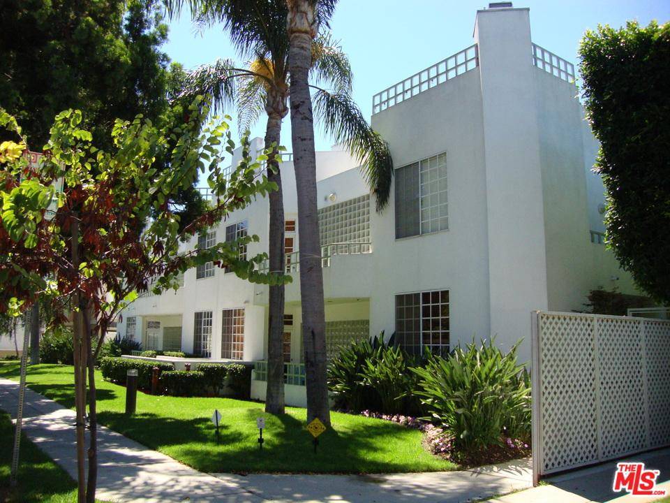 Bright and contemporary townhome with 2 bedrooms - 2 BR Townhouse Santa Monica Los Angeles