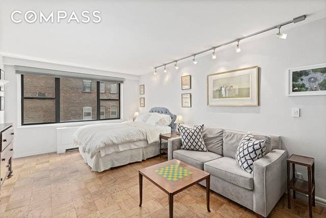 7 East 14th St, 1021 ; Union Square Doorman Coop ; A beautifully renovated studio with incredible layout of an open kitchen, custom cabinets, granite dining counter, and stainless appliances ...