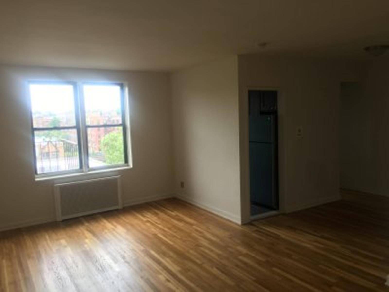 THE PICTURES ARE OF THE SAME LINE APARTMENT THAT HAS BEEN JUST RENTED AND THIS IS WHAT A FINISHED APARTMENT LOOKS LIKE.