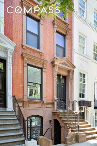 A LONDON VIBE IN NEW YORK You can own a rarely available 1901 townhouse in Carnegie Hill that is located on one of the Upper East Side s most beautifully ...