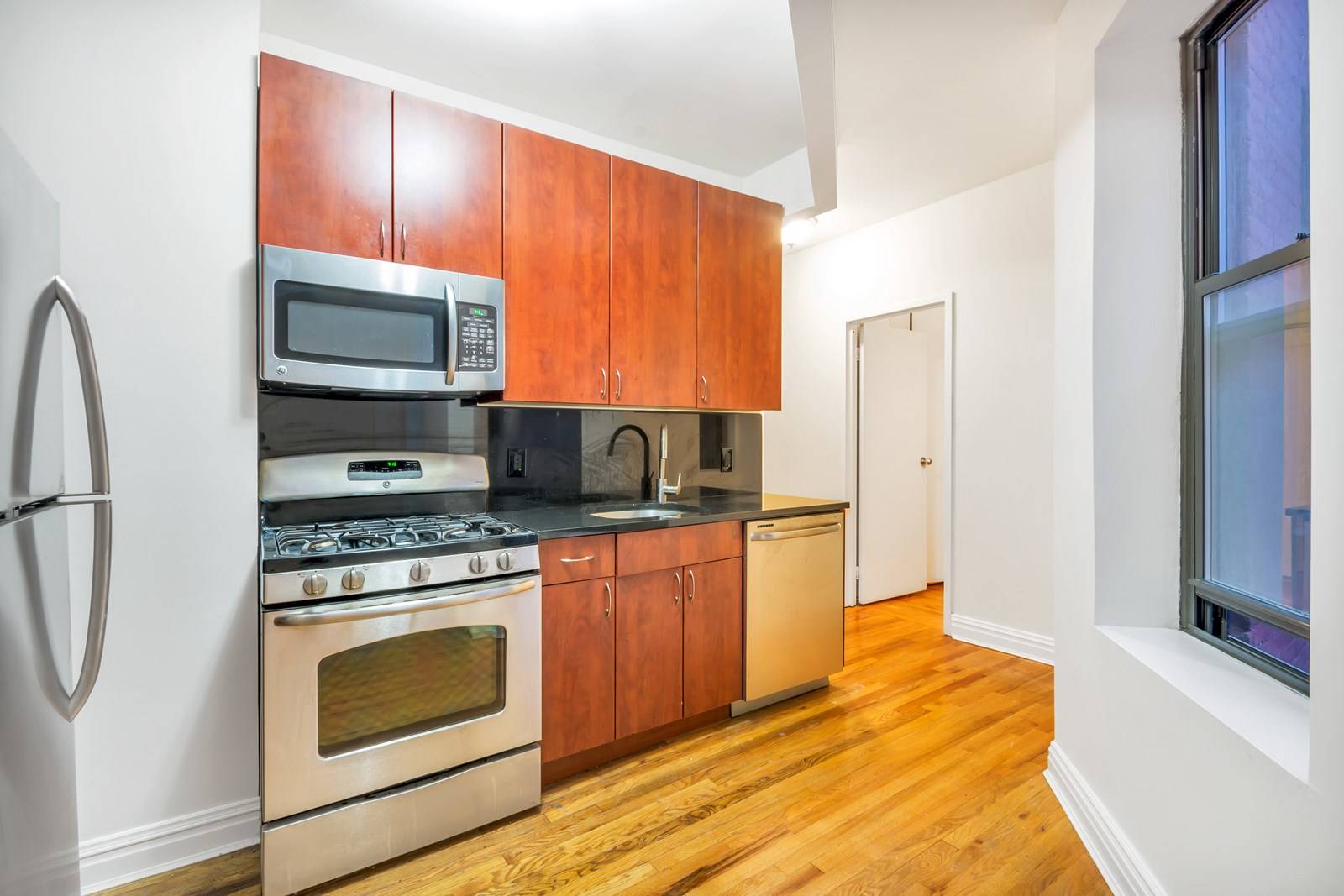 Renovated Two Bedroom W/ Private Balcony - Contemporary Elevator Building - Pet Friendly