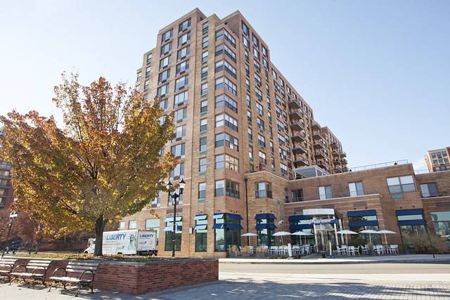 Spacious (1235 sq ft) & beautifully renovated 2br/2ba on the Hoboken waterfront in a 24/7 doorman building