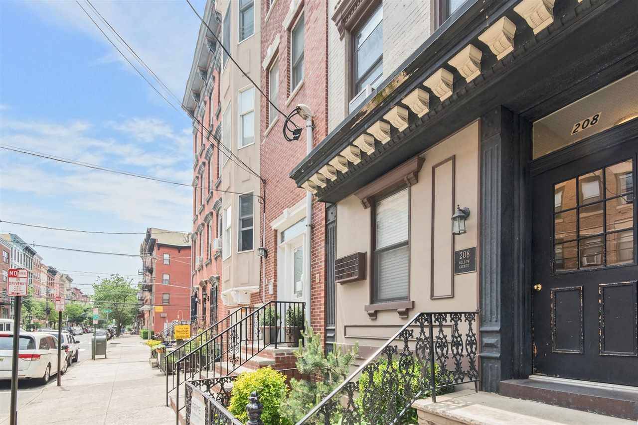 Completely renovated 2 bed/2 bath loft style duplex