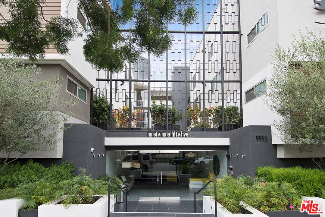 Luxury Living in the Heart of Beverly Hills - 2 BR Condo Beverly Hills Flats Los Angeles
