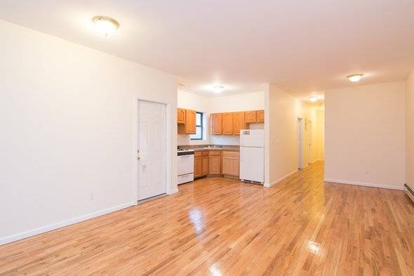 NO FEE Spacious 3 bedroom/2 bath with Walk-in Closets in Clinton Hill, close to A,C & G train